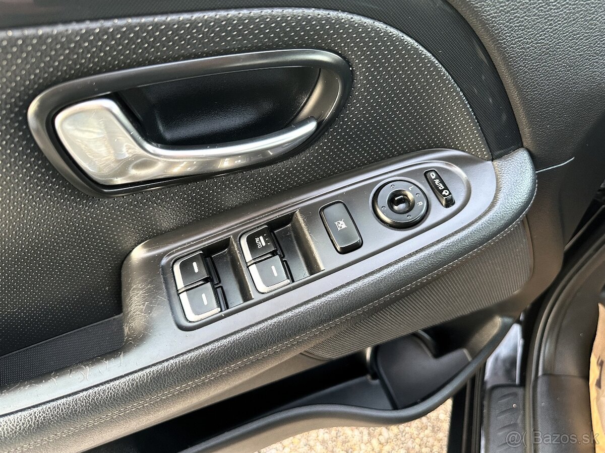 Kia Carens 1.7 CRDi LX - 19