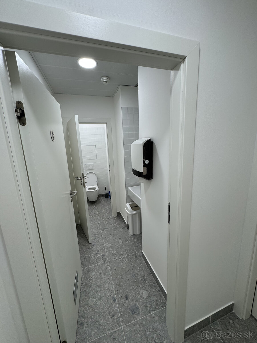 Prenájom novozrekonštruovaného samostatného kancelárskeho tr - 19