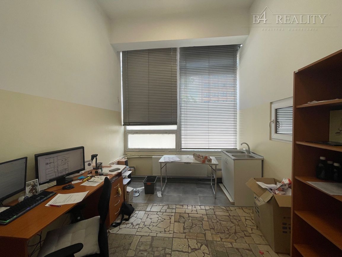 Komerčné priestory na prenájom, 131 m2, Piaristická ul., Tre - 19