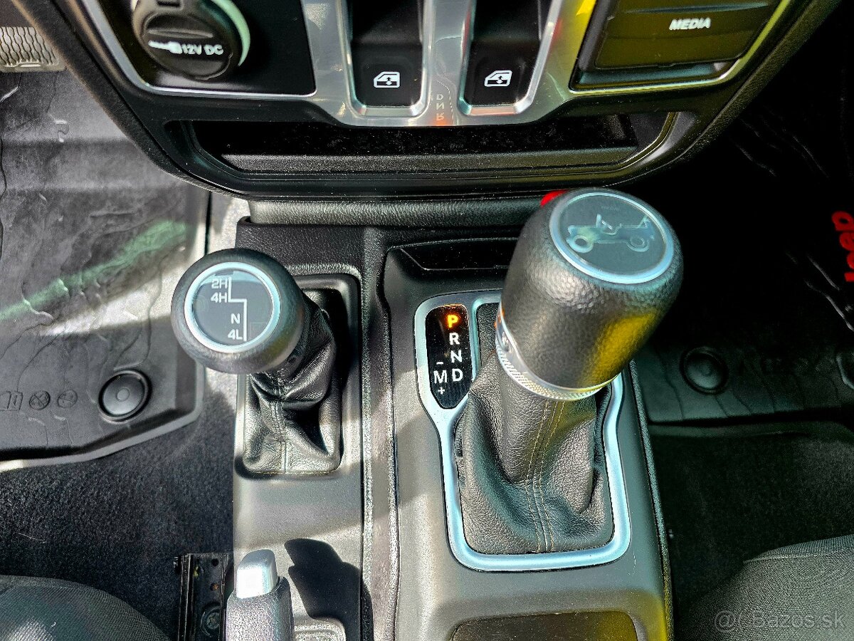 Jeep Wrangler Sport JL, 35" Pneu, 3,6 V6, DPH, NEBOURANÉ - 19