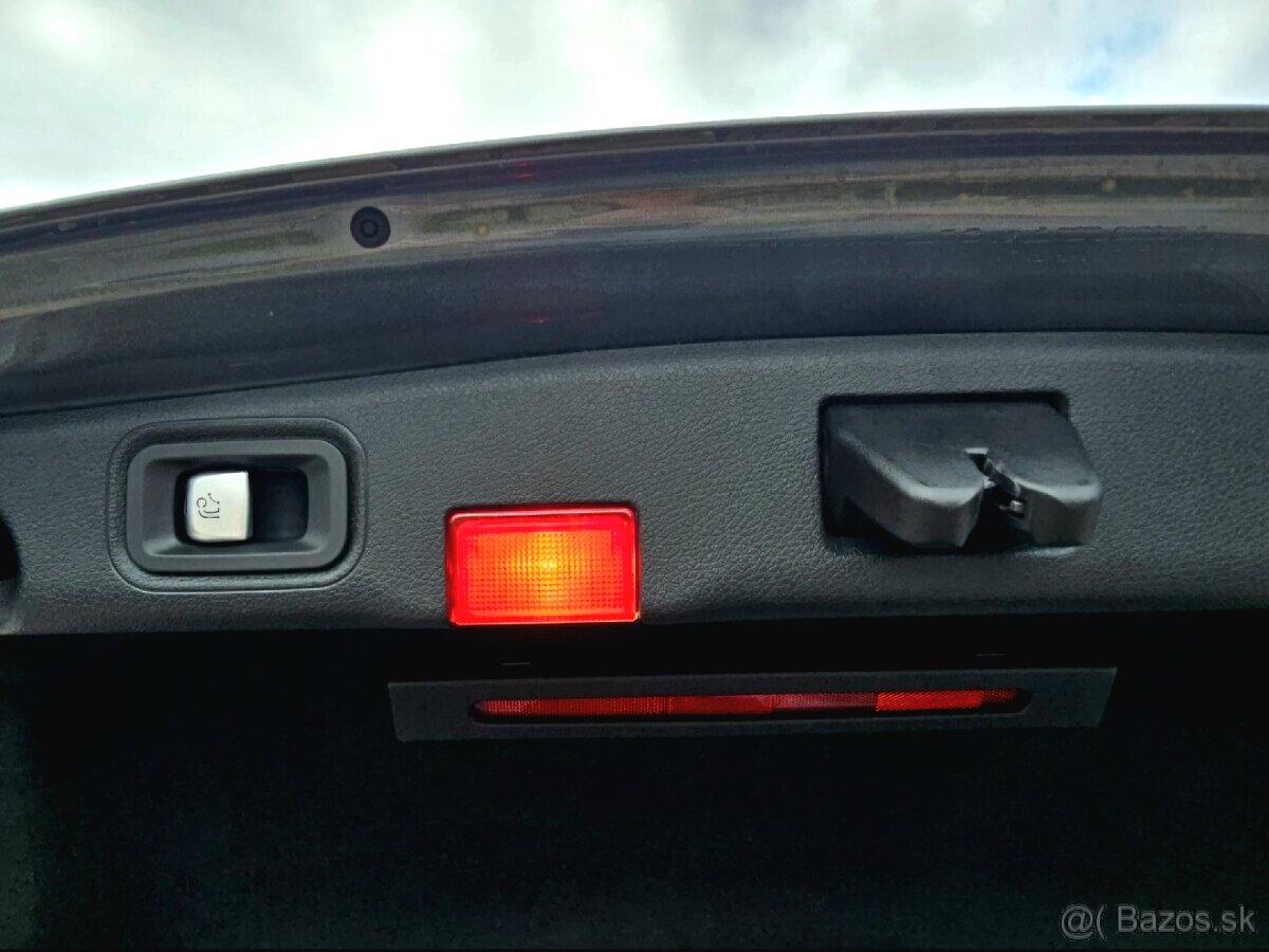 Mercedes-Benz E trieda Sedan 200 d A/T - 19