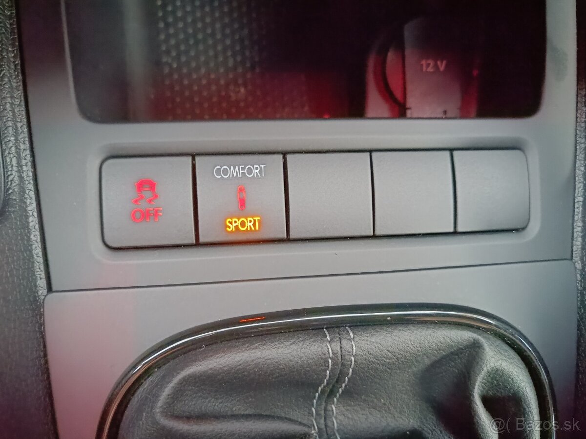 Volkswagen Scirocco R 265PS rok 2012, manuál - 19