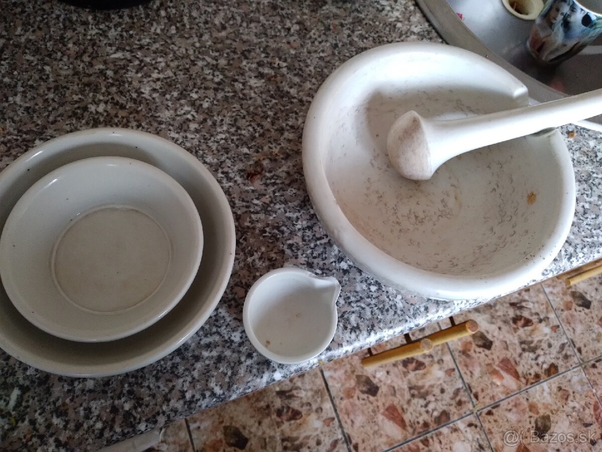 rôzne porcelánové keramické veci- sošky +iné - 19