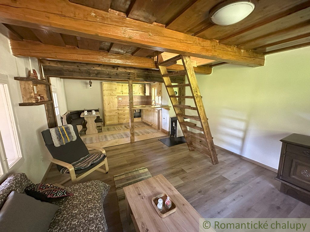 Kompletne zrekonštruovaná drevenička na polosamote pri Ján - 19