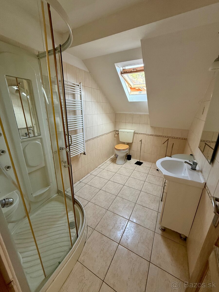 Na predaj penzion s rodinným domom v Štúrove - 19