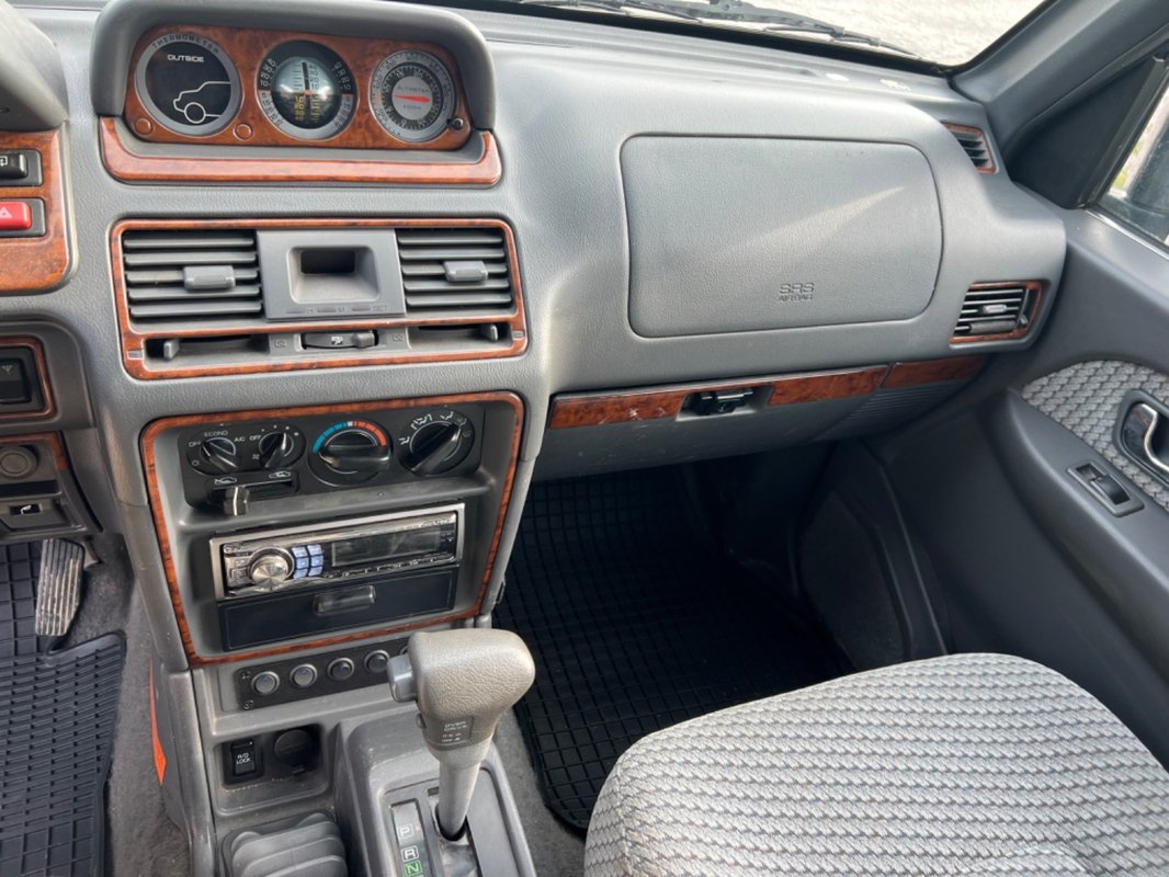 Mitsubishi Pajero 3.5 GLS A/T AB A/C LED - 19