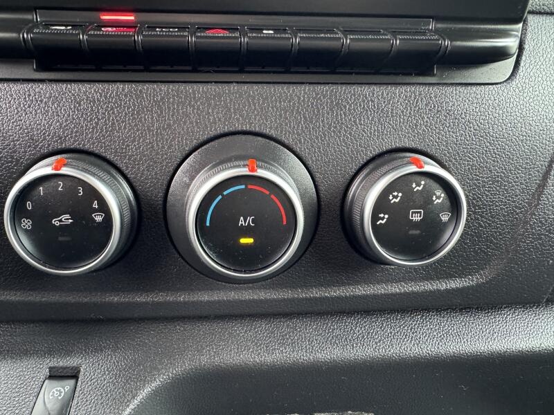 Prodám Renault Master 2.3DCi,120kw,8p,čelo,klima, - 19