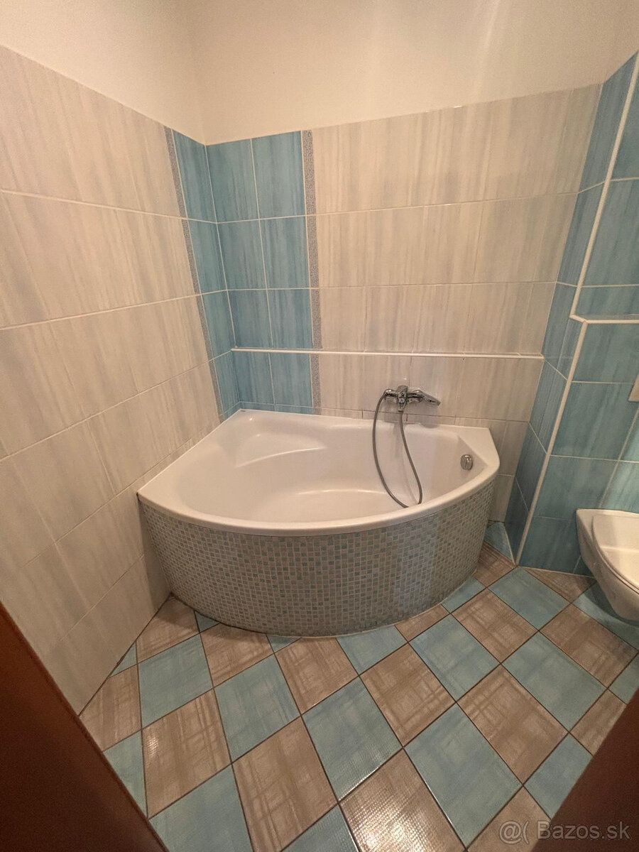 SENEC - NA PREDAJ 2 izbový byt s vlastným parkovaním, pri St - 19