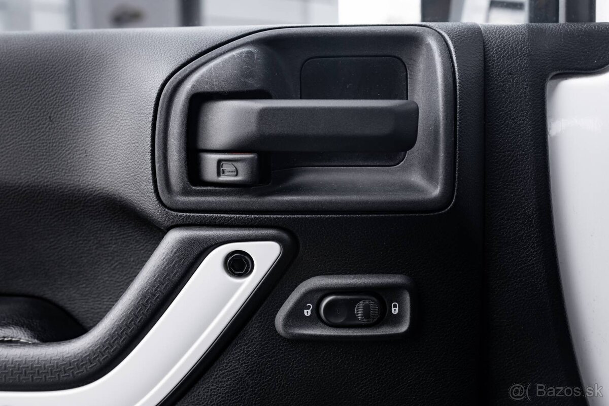 Jeep Wrangler 2.8 CRD Polar A/T - 19