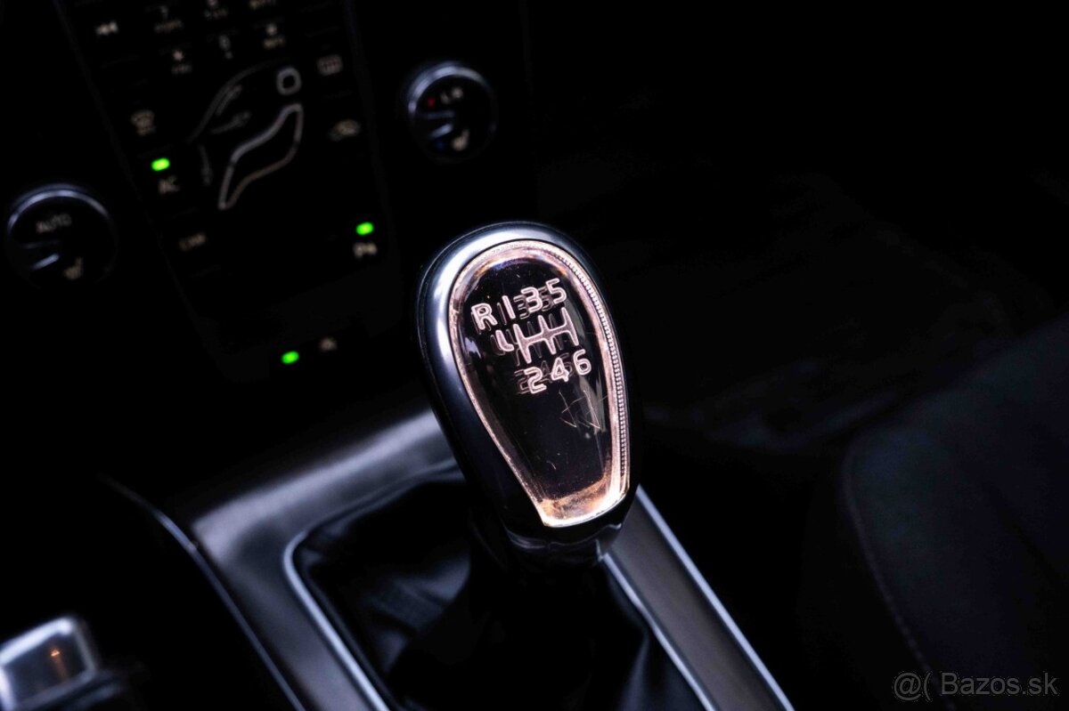 Volvo V40 T2 1.6L Momentum - 19