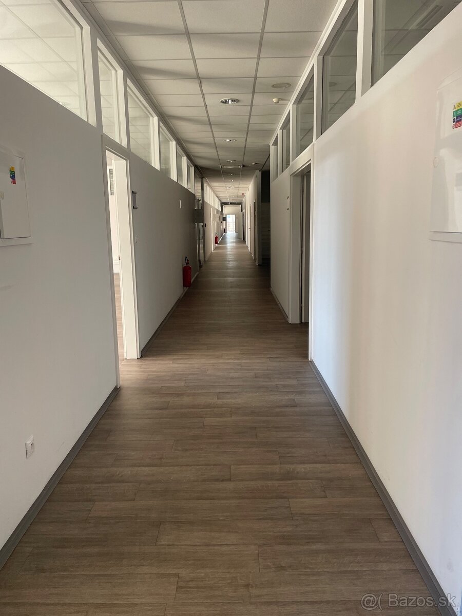 Prenájom kancelárii v budove Living centra, Solinky - Žilina - 19