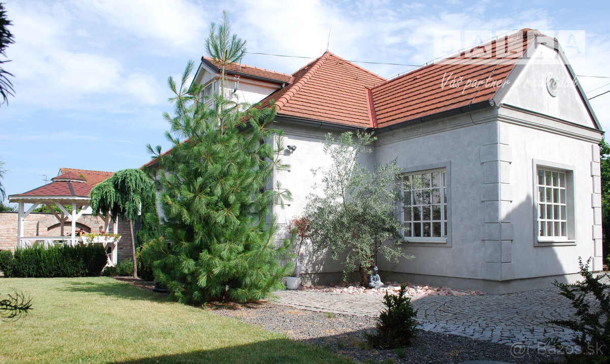 Rodinný dom vhodný na bývanie alebo reprezentatívne kancelár - 19