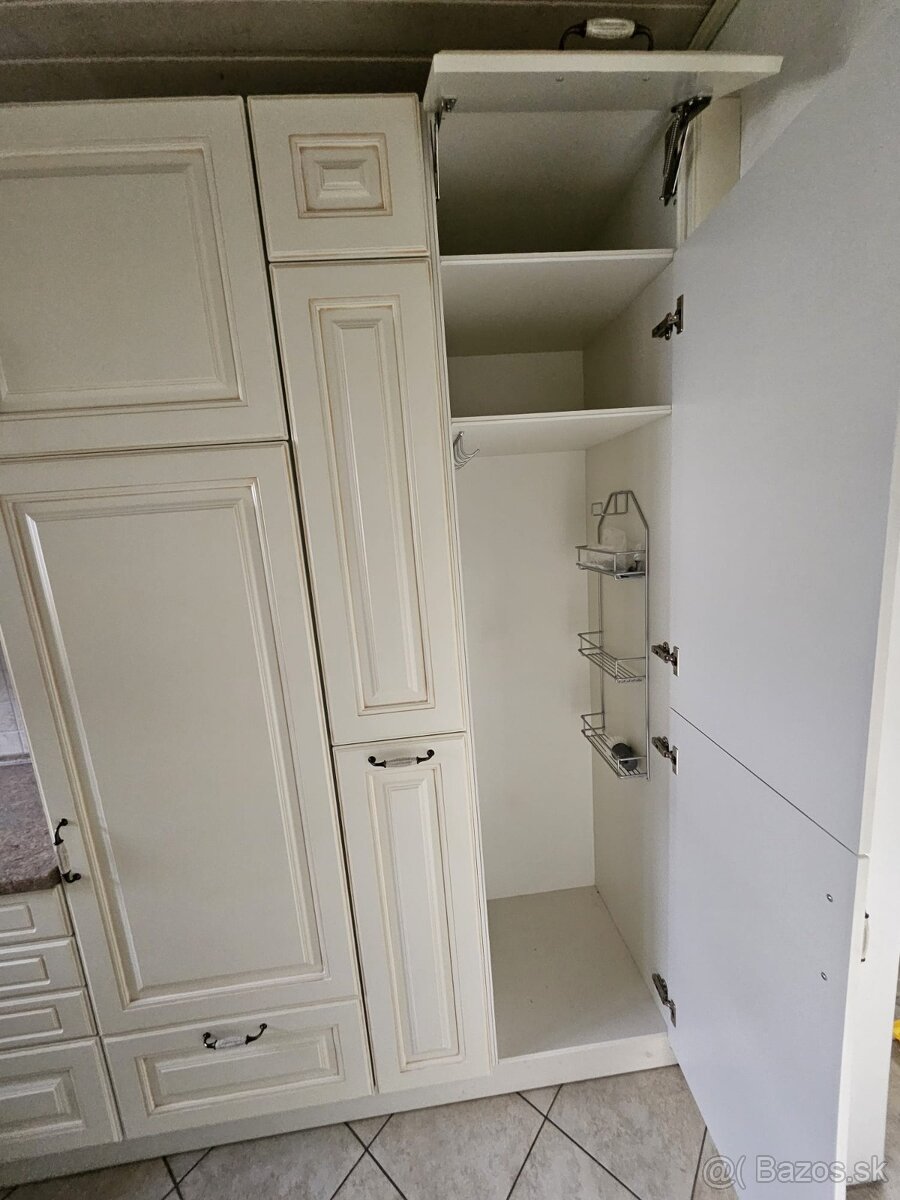 Moderná kuchynská linka so spotrebičmi - 19