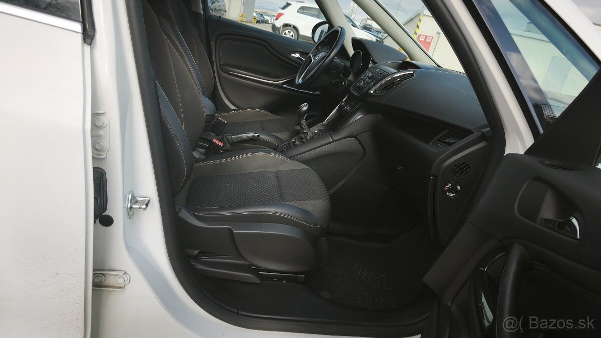 Opel Zafira Tourer Benzín LPG - 19