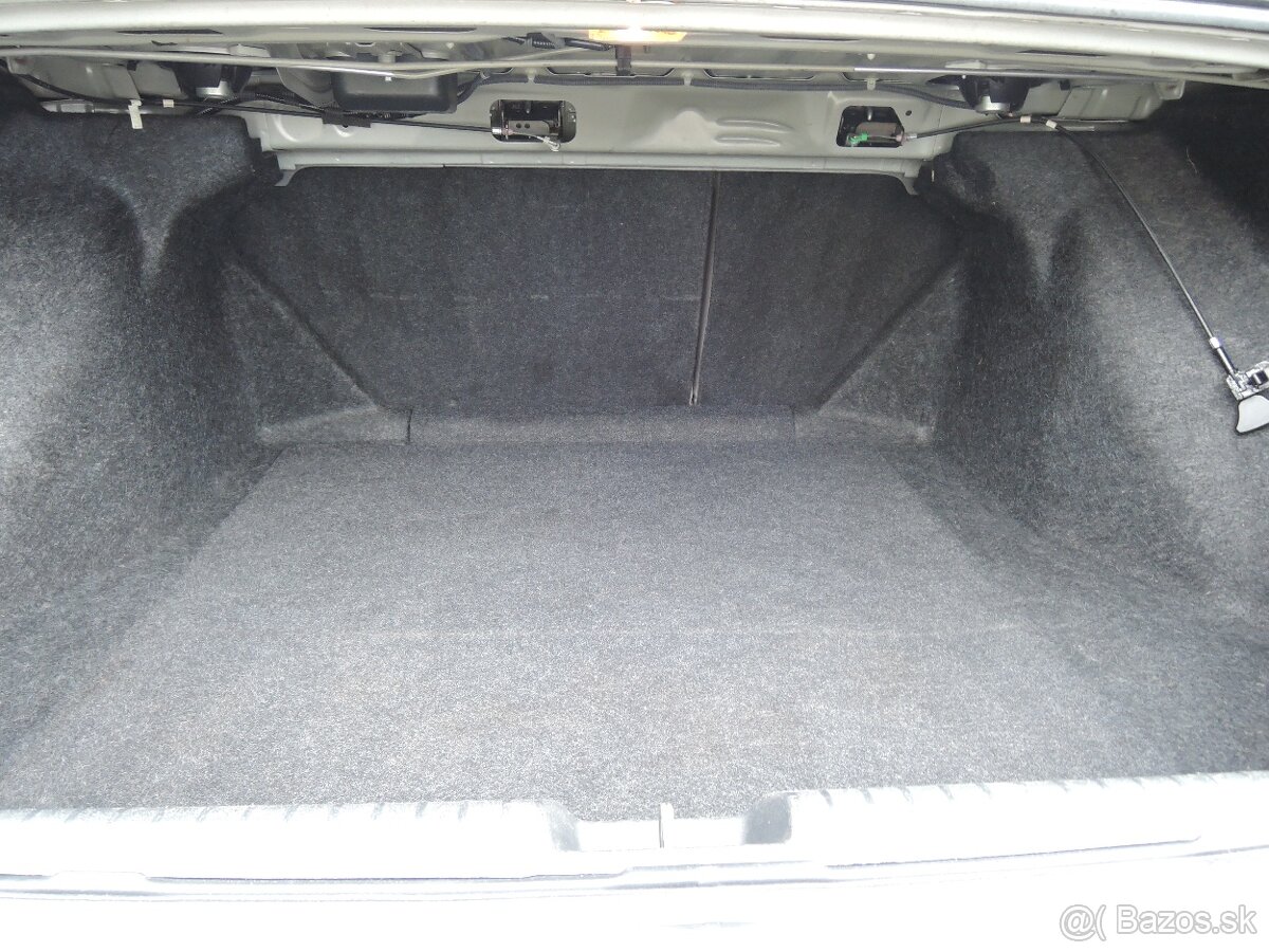 Honda Civic sedan 1,8 i-VTEC Aut. Šíbr 2006 - 19