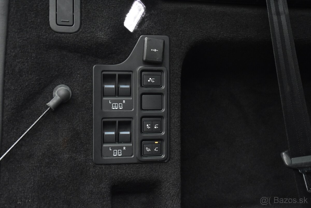 Land Rover Discovery D300 R_DYNAMIC HSE 7_MIESTNE SR 2021 - 19