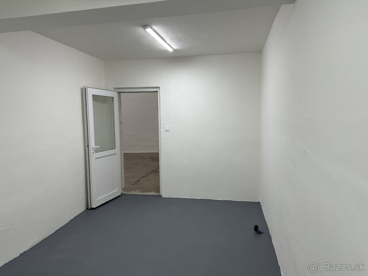 Skladové priestory v oplotenom areáli s vrátnikom - 19