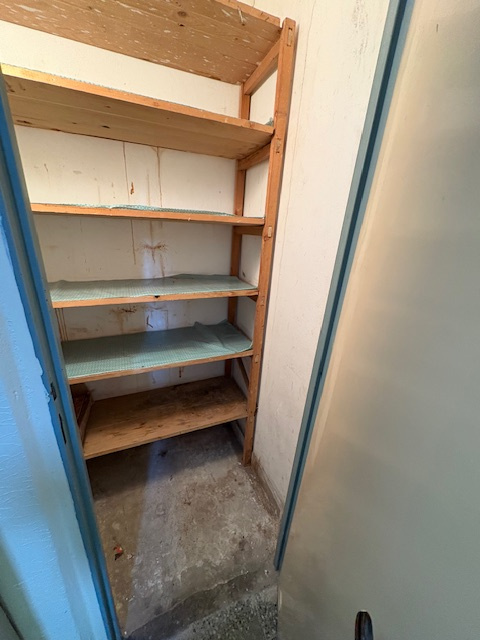 Kompletne zariadený 2-izbový byt Tilgnerova komplet 800,-Eu - 19