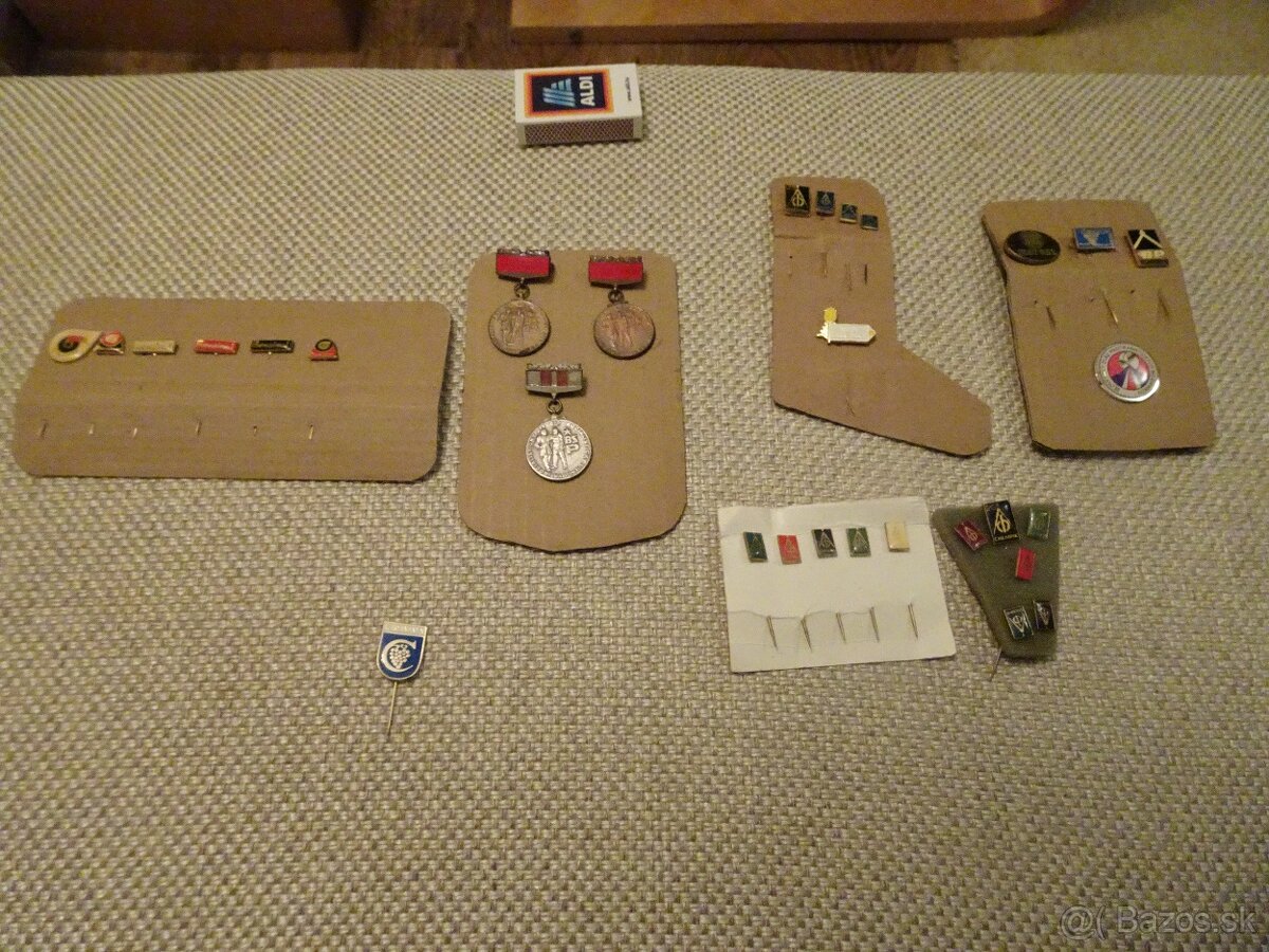 Predám rôzne odznaky, aj Brigáda socialistickej práce. - 19