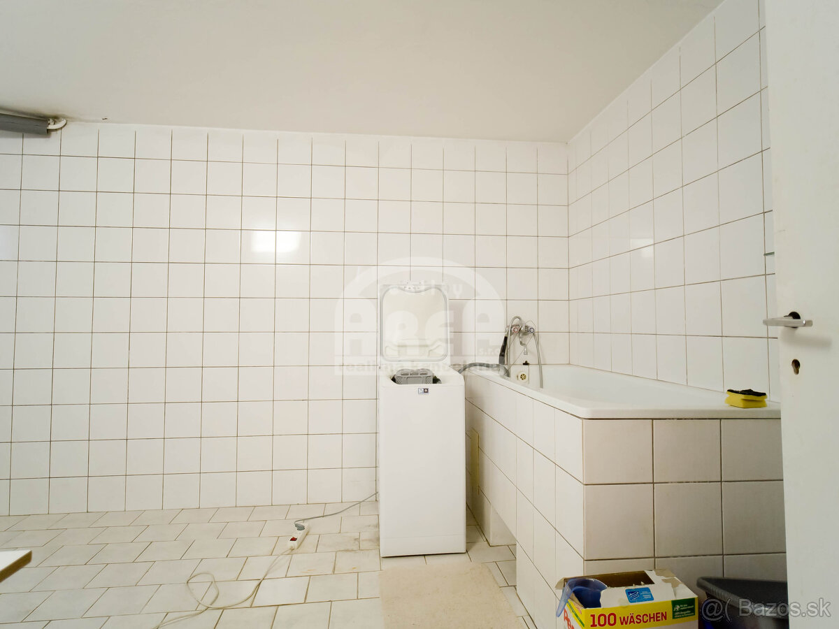 Dvojpodlažný rodinný dom v skvelej lokalite mesta Michalovce - 19