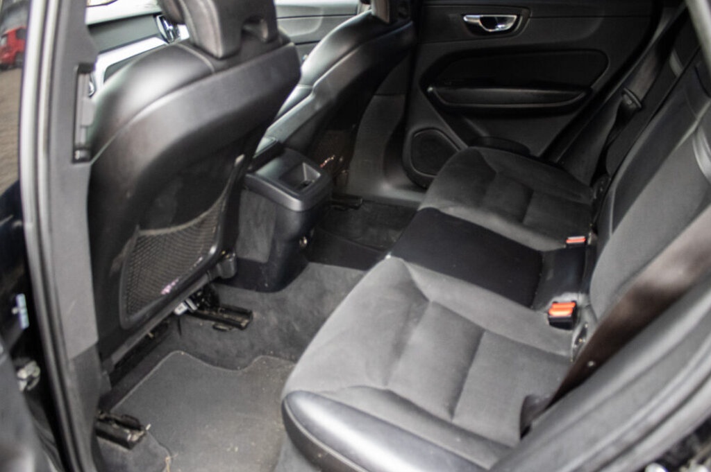 Volvo XC60 D4 Momentum, 140kW (2019) - 19