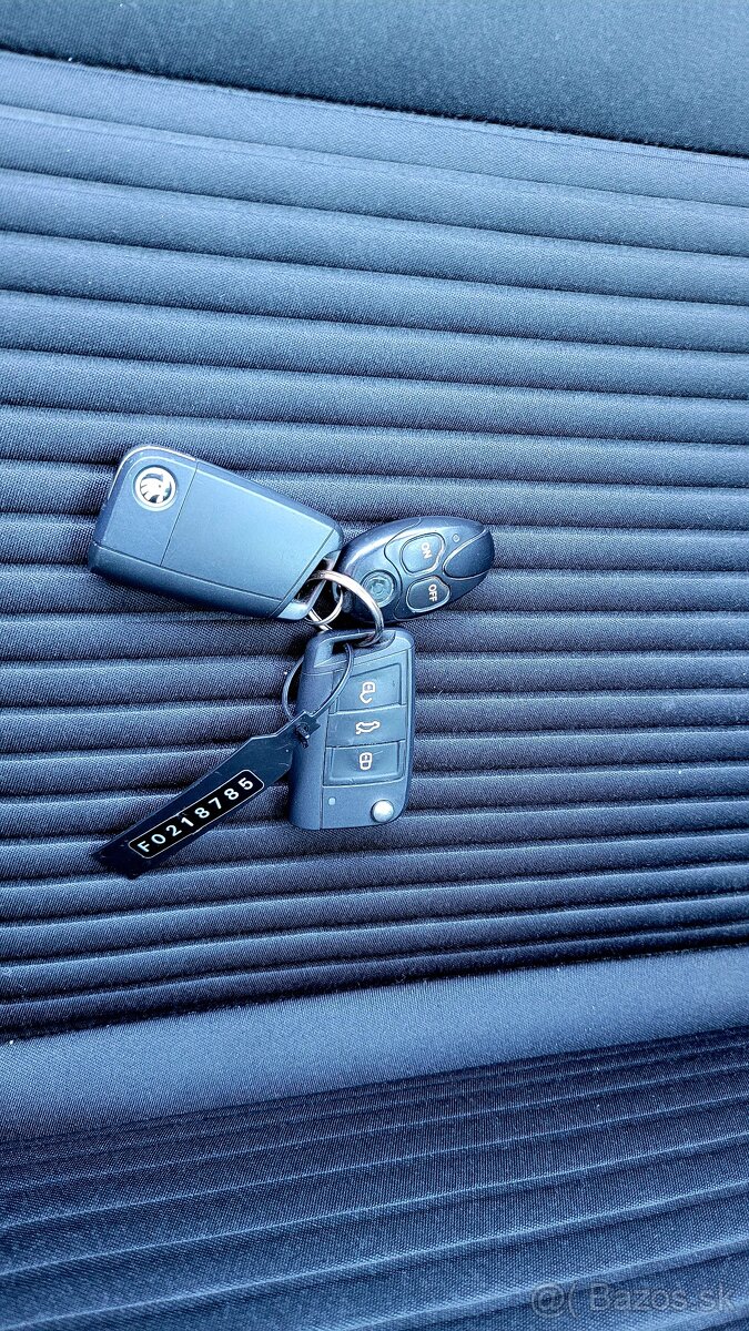 Škoda Octavia Combi 2.0 TDI DPF RS DSG - 19