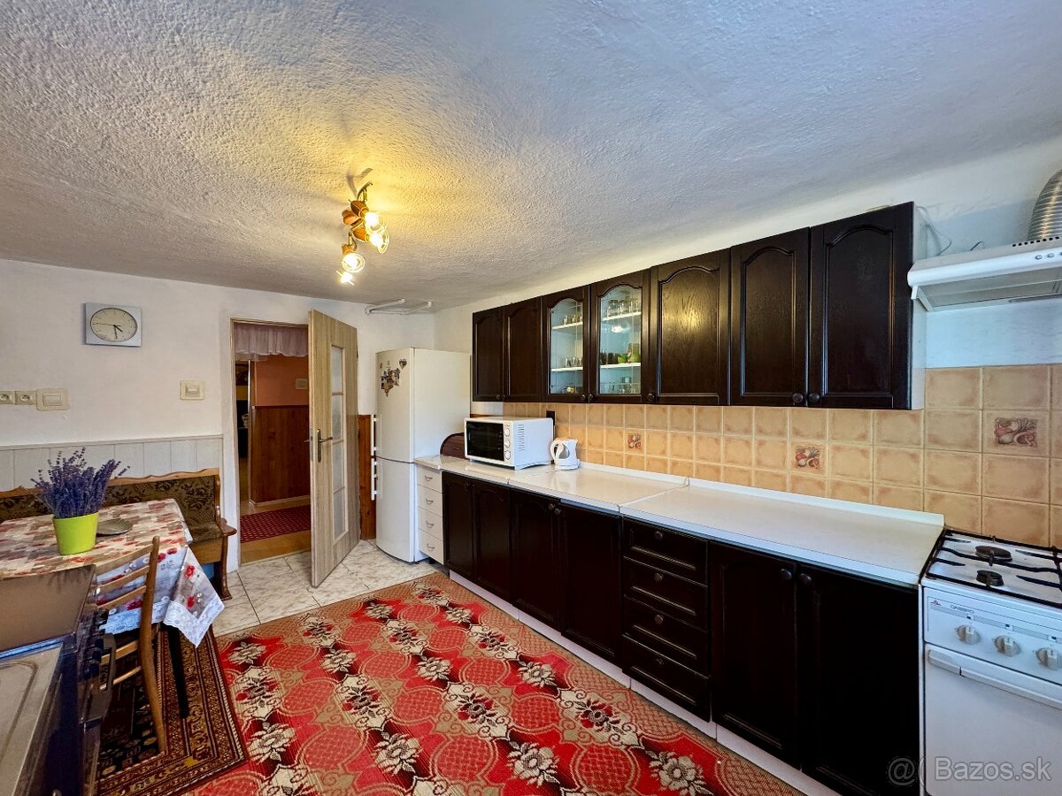 Priestranný dom s veľkým pozemkom – Nižná Hutka - 19