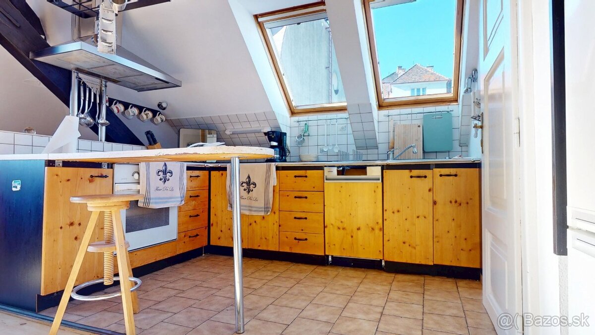 3 izb. PODKROVNÝ BYT PRI HRADE - Tvarožkova ul.- Staré Mesto - 19