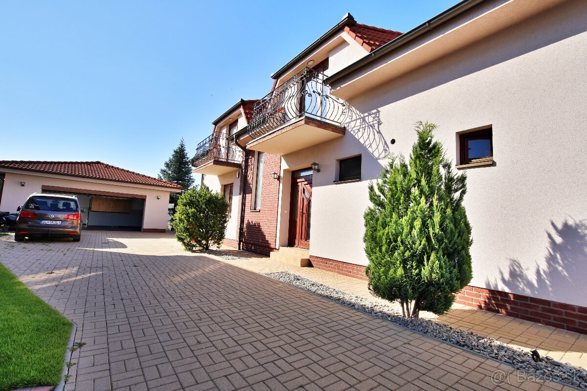 Dvojgeneračný rodinný dom v centre Malinova - 19