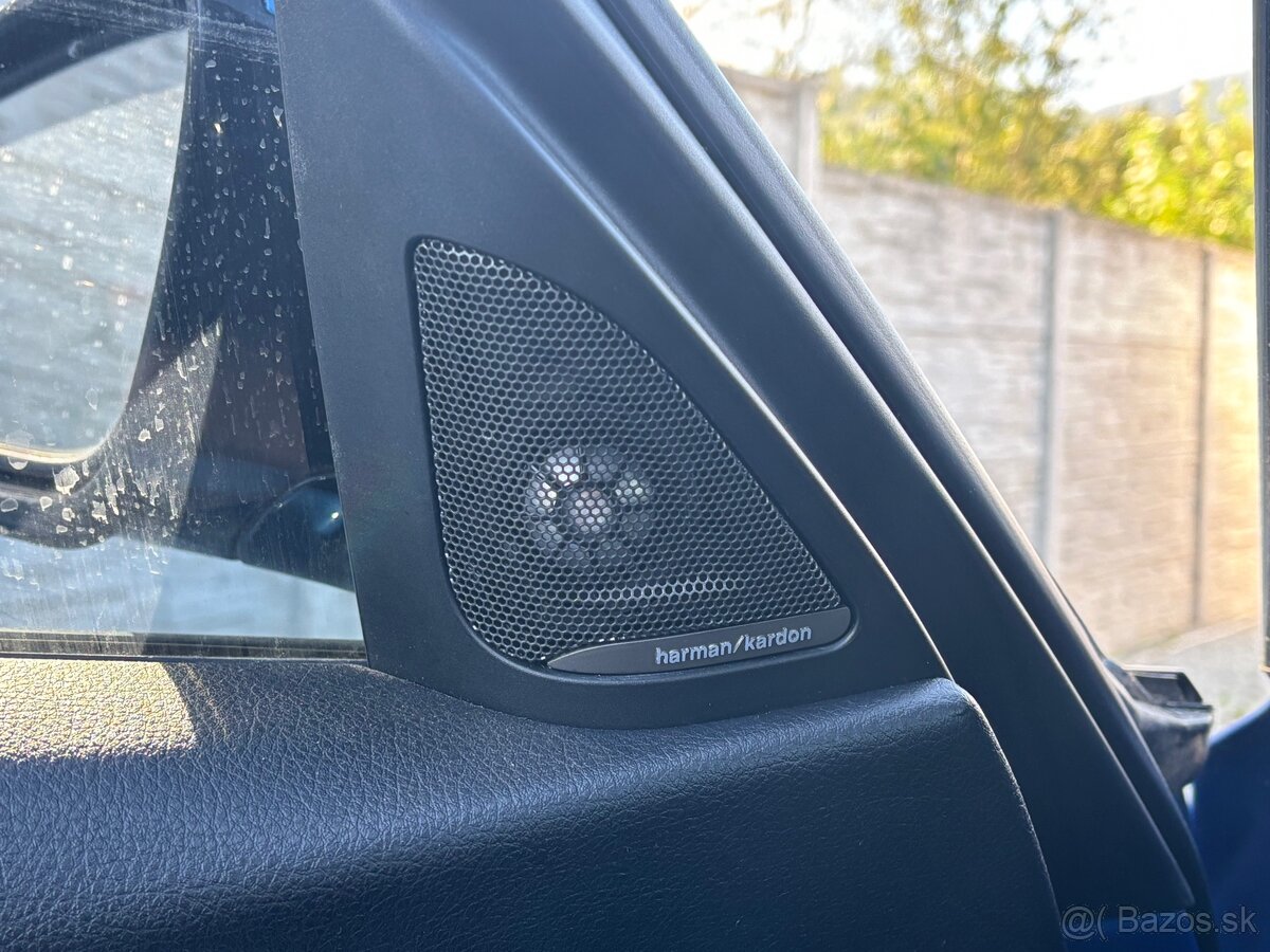 BMW Rad 3 335i Xdrive 64 000km manuál - 19