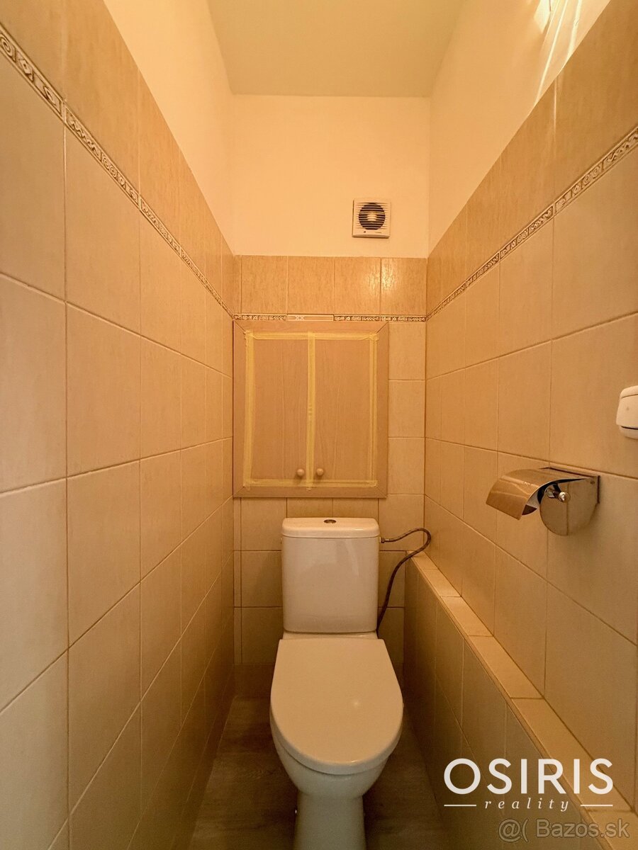 Pekný 2 izbový byt s veľkou zasklenou loggiou - 19