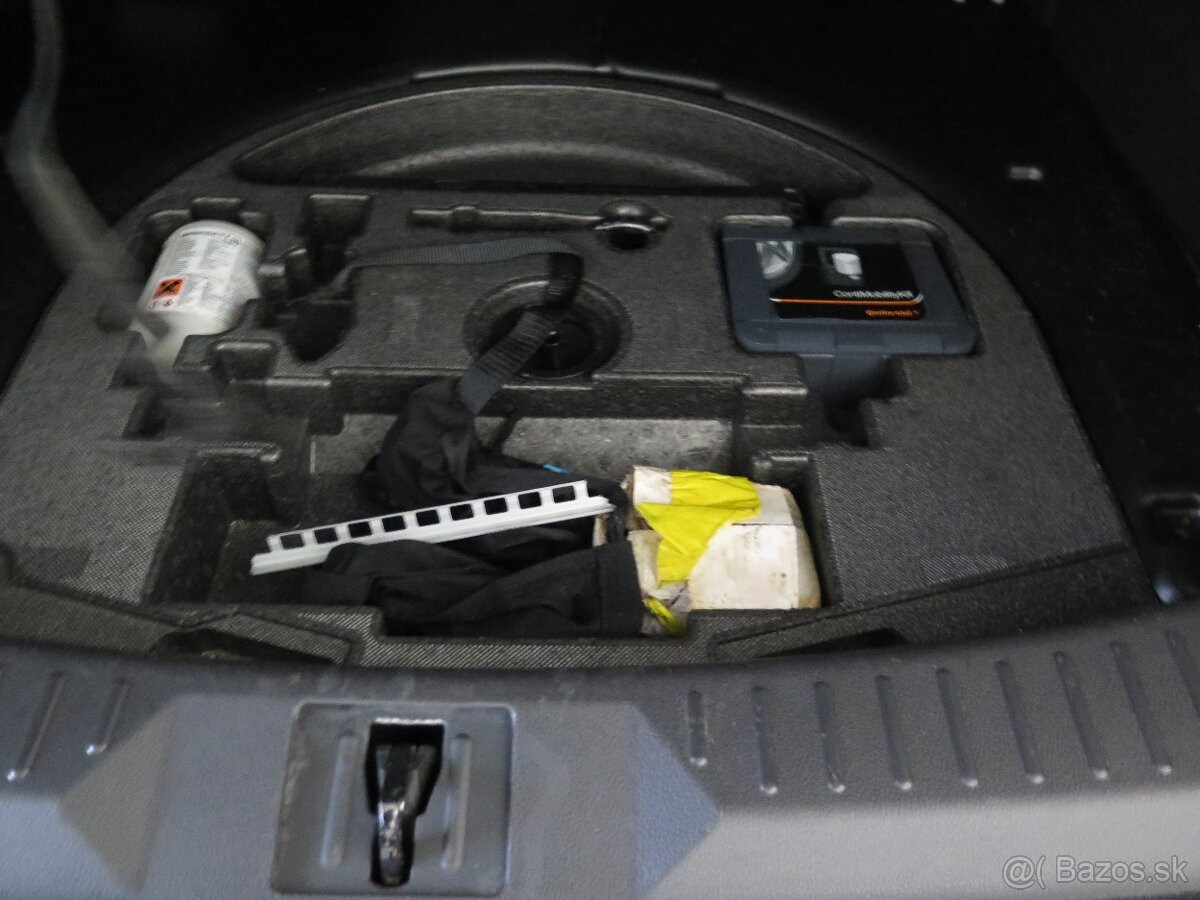 Ford Kuga 1.6 EB,klima,tažné,výhřev - 19