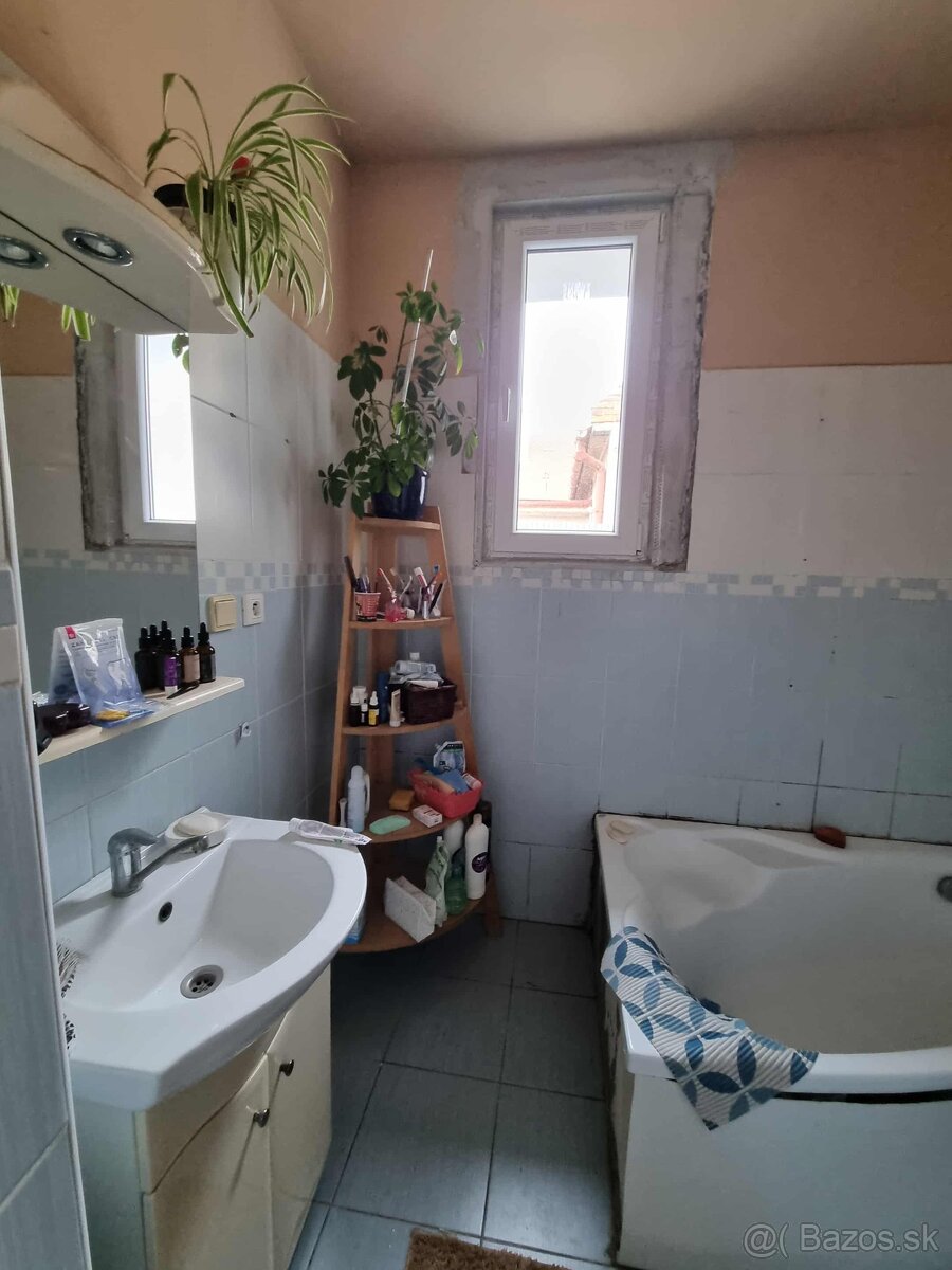 4.5 izbový rodinný dom v Bene - 19