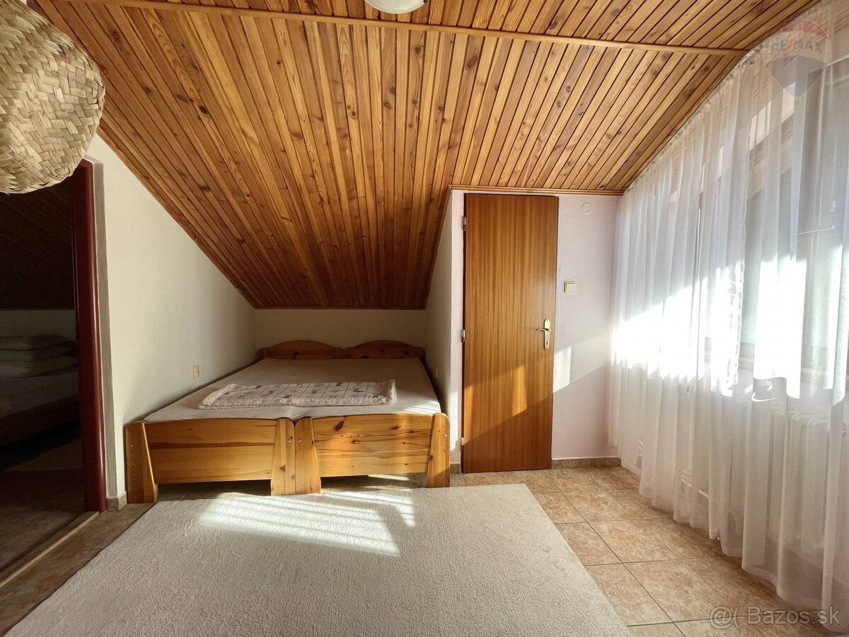 Na predaj útulný rodinný dom po rekonštrukcii s garážou, pek - 19