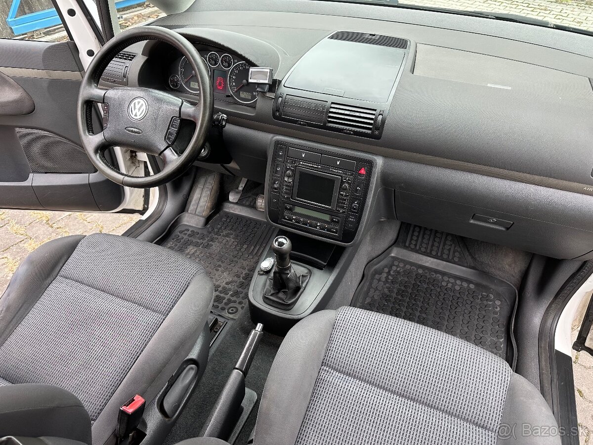 Volkswagen Sharan 2,0TDi 103Kw Comfortline 7 miest - 19