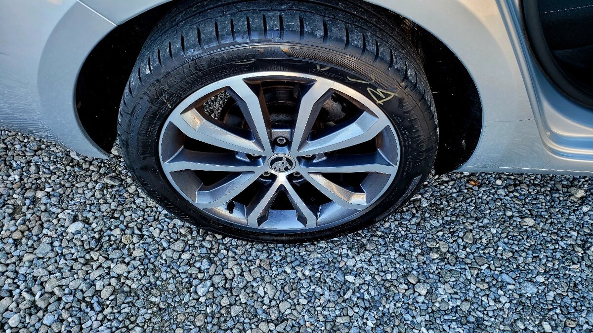 Škoda Octavia Combi 2,0 TDI-110 kw DSG 110 kw,A7 - 19