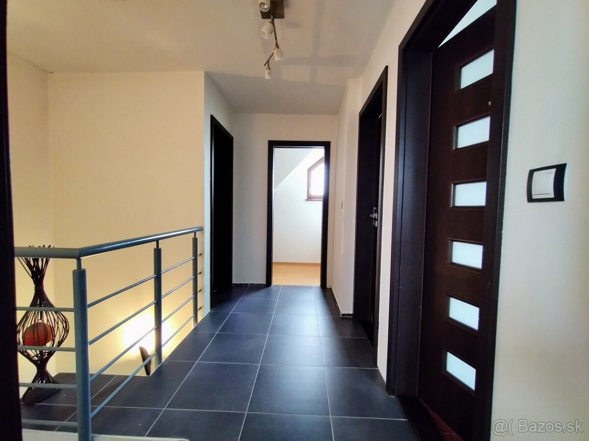 VÝHODNÁ KÚPA - SAMOSTATNÝ RODINNÝ DOM S GARÁŽOU - 19