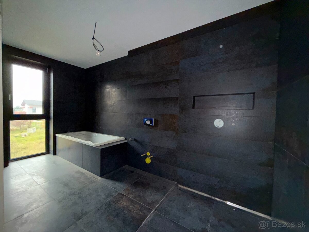 Na predaj moderný rodinný dom s výhľadom na mesto - 19