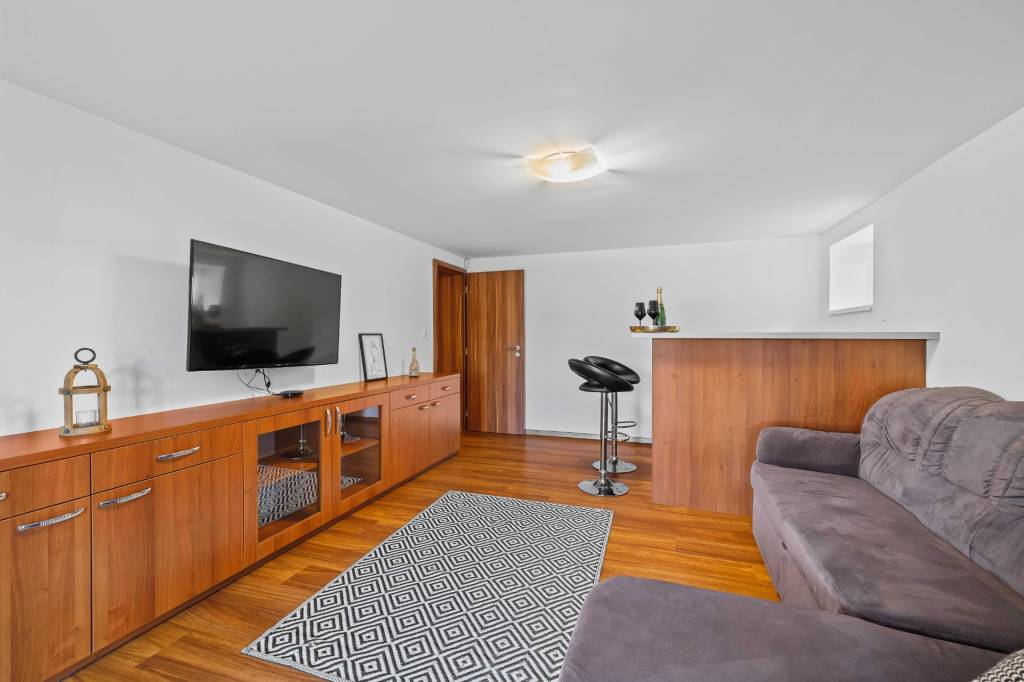 REZERVOVANÉI Predaj 5 - izb.dom v obľúbenej lokalite Ivanka - 19