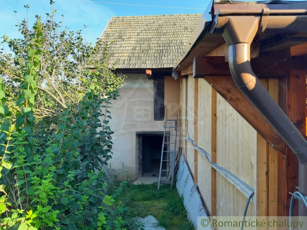 Kamenný domček pri Detve – rozpracovaná chalupa s veľkým p - 19