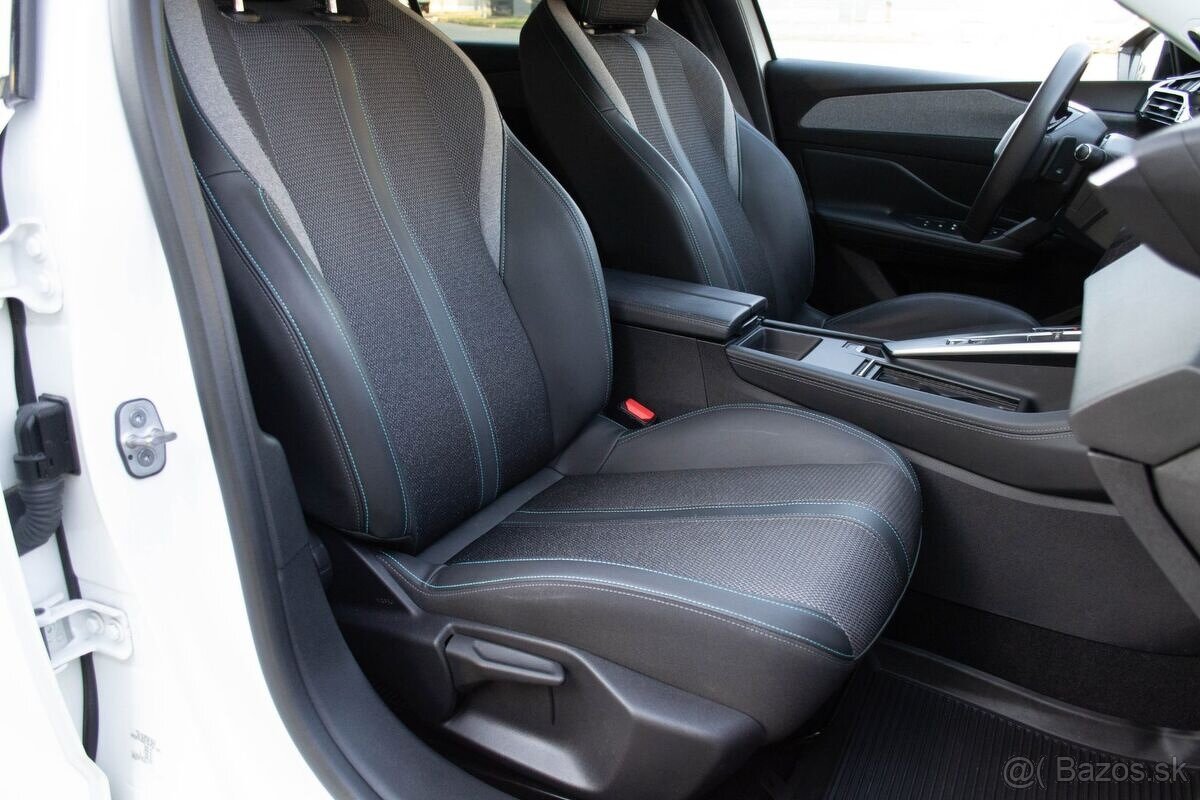 Peugeot 308 1.2 PureTech 130 AT8 | 2022 | TOP stav | - 19