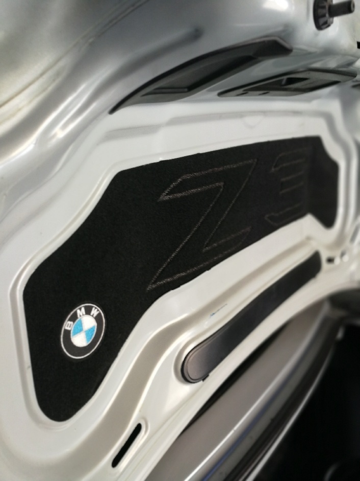 Predám tapacir zadnej kapoty na BMW Z3 - 19