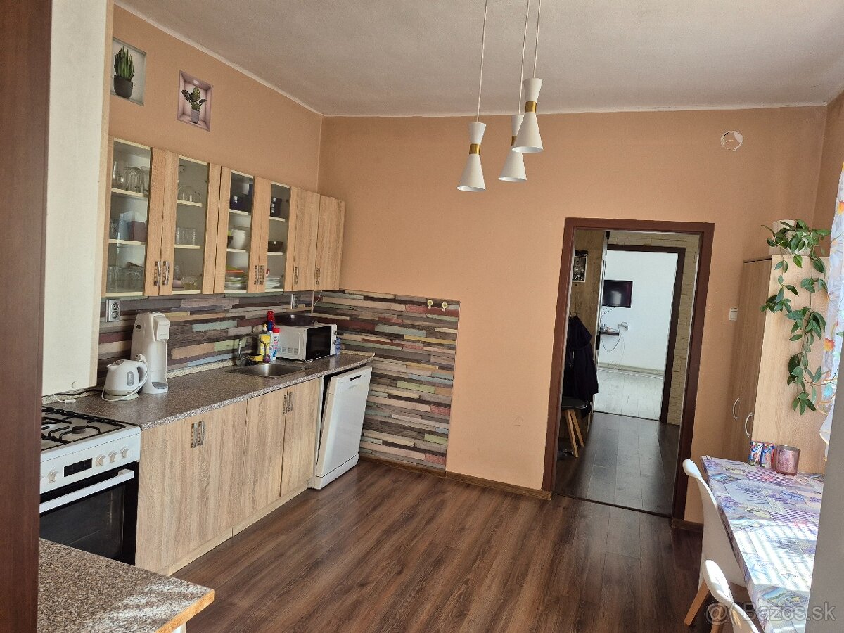 REZERVOVANE - Na predaj rodinný dom s veľkým pozemkom 3820 m - 19