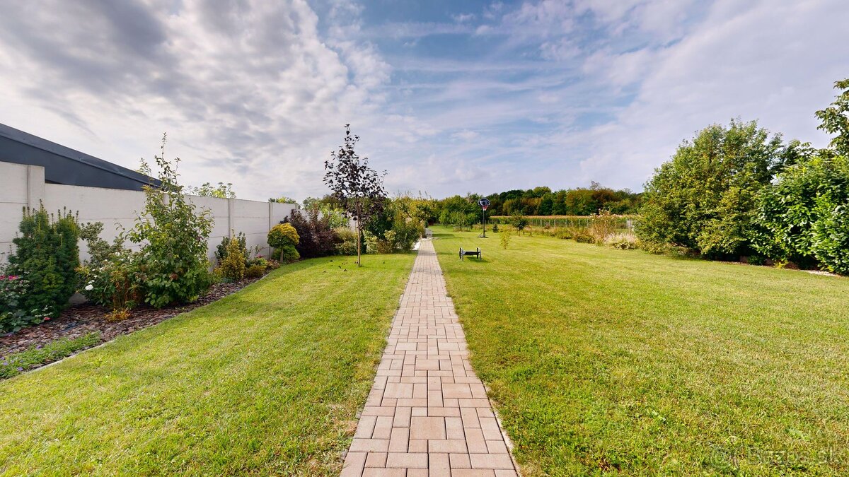 Na predaj priestranný rodinný dom v Slovenskej Novej Vsi - 19