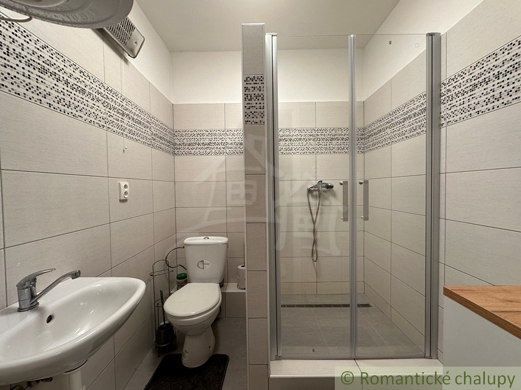 Vidiecky dom na samote s veľkým pozemkom na bývanie, chalu - 19