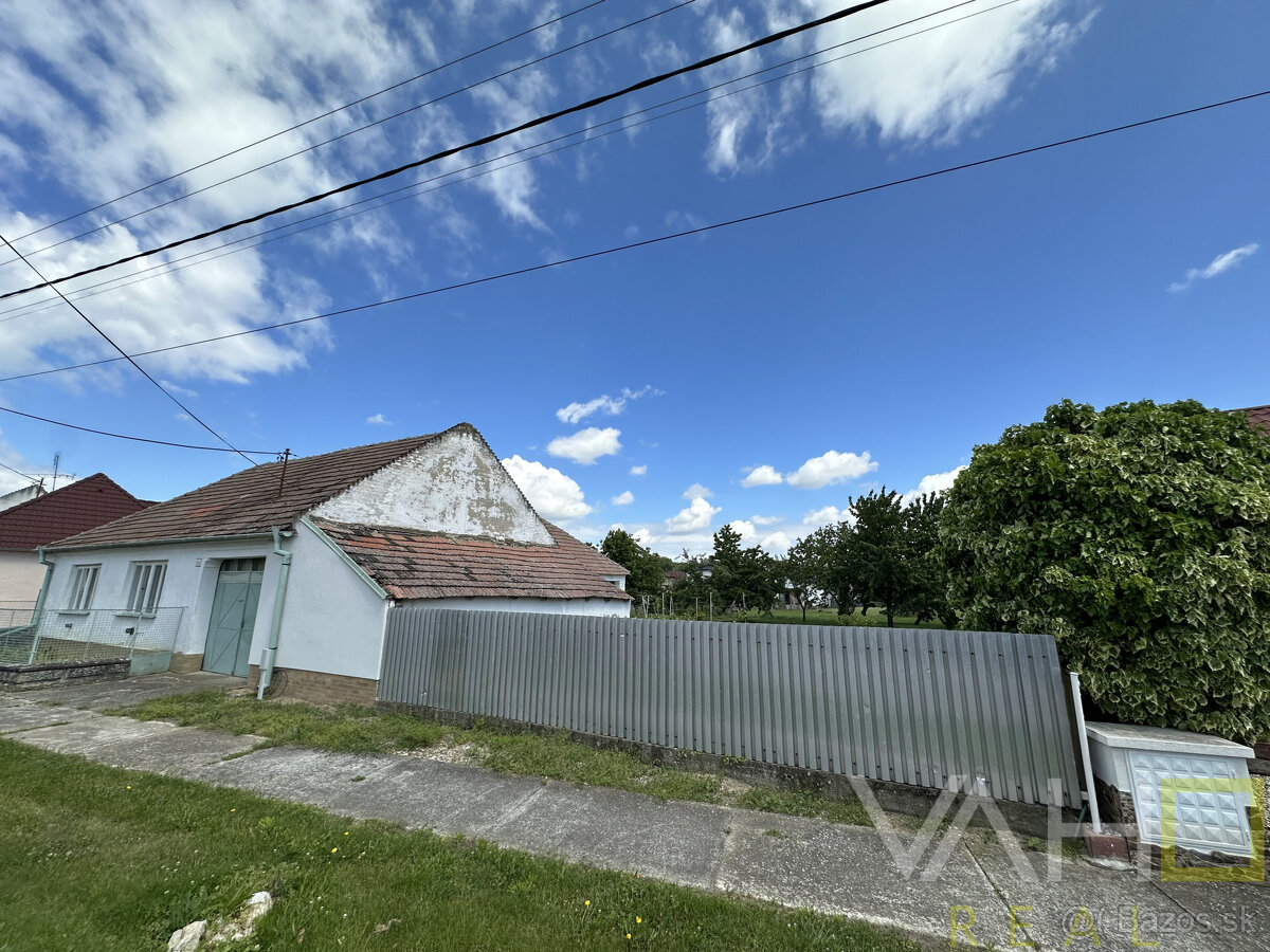 Rodinný dom s veľkým pozemkom a potenciálom – Siladice - 19