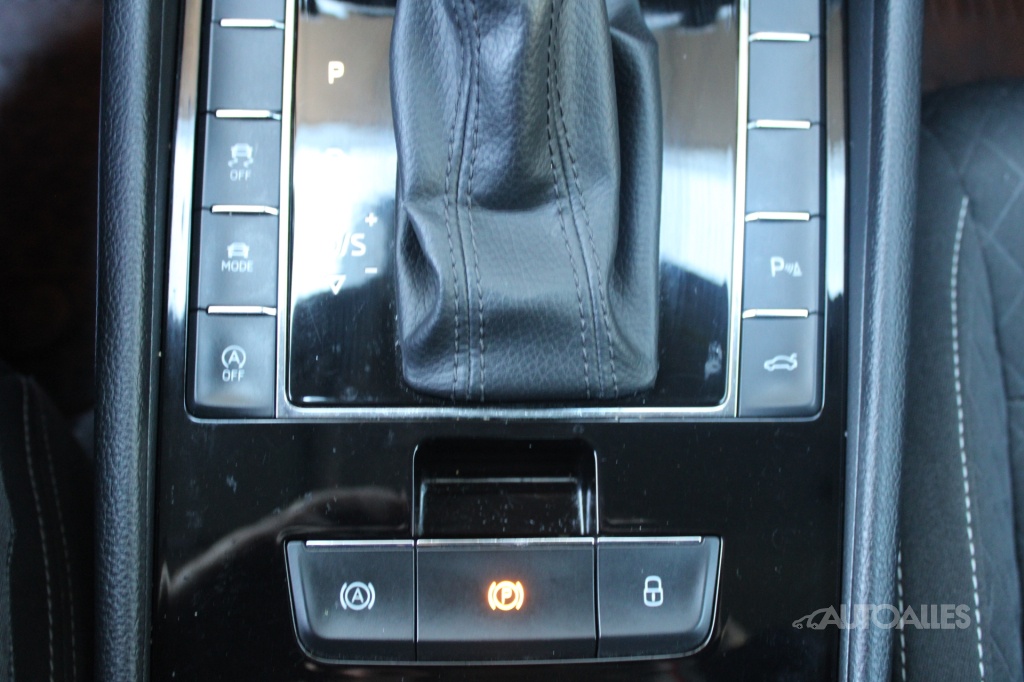 Škoda Superb Combi 2,0 TDi DSG 140 kW 4x4 STYLE, ODPOČET DPH - 19