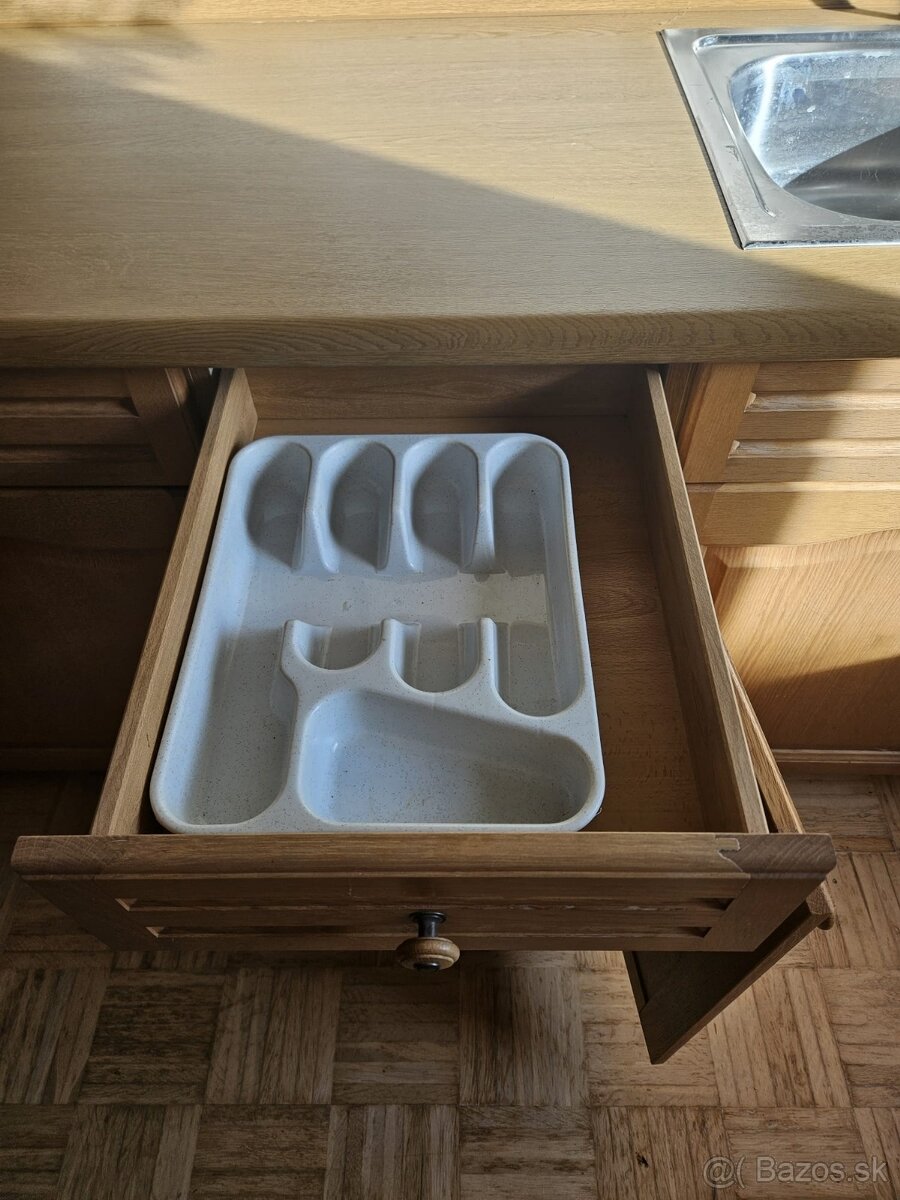 Masívna kuchynská linka z Nemecka so spotrebičmi - 19