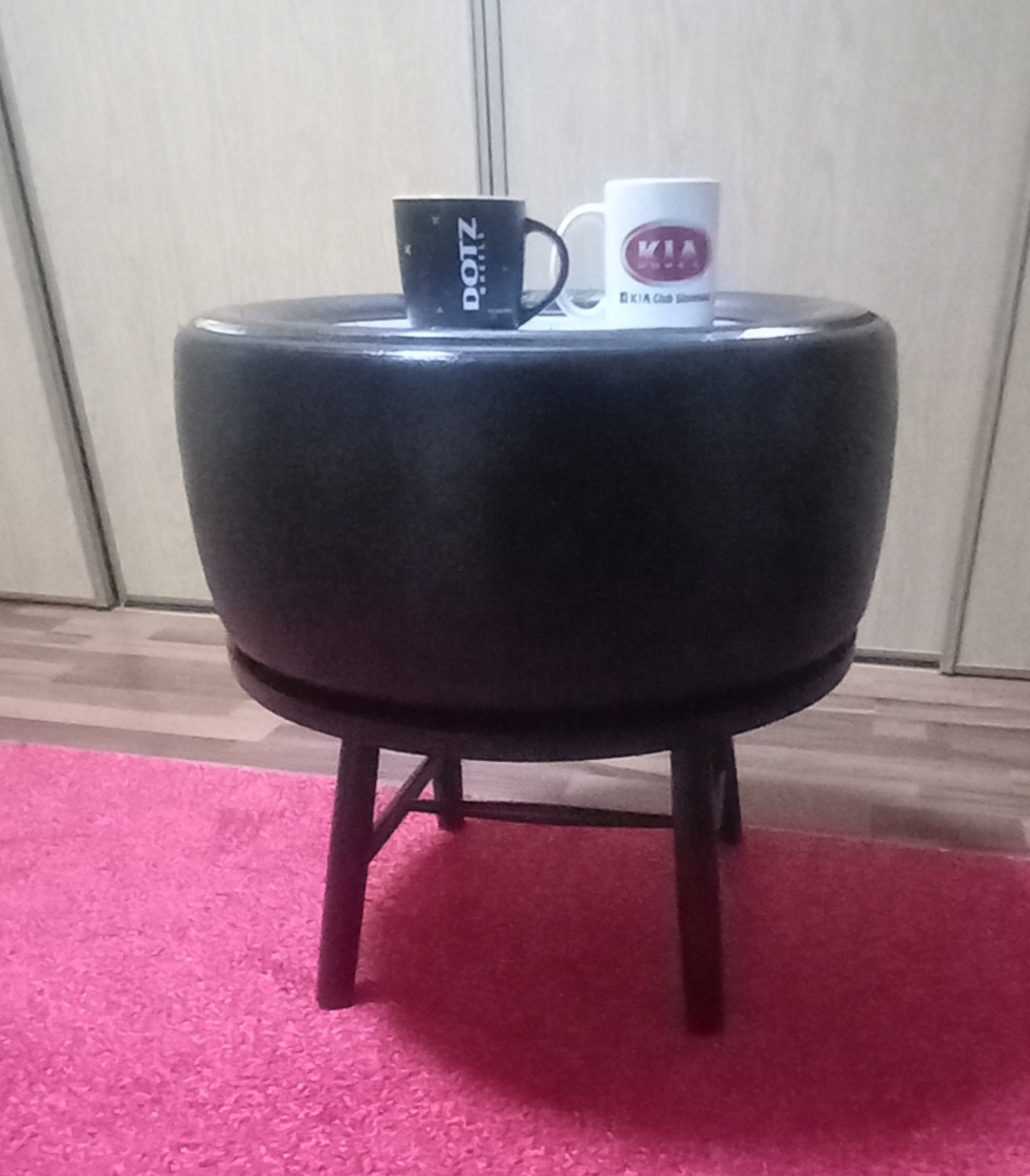 Stôl z pneumatiky formule 3000 - 19