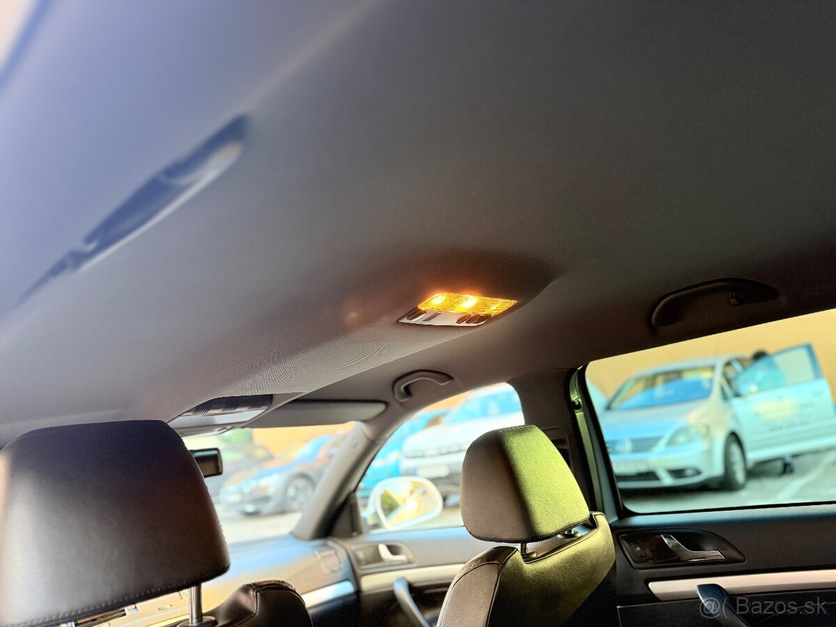 Škoda Octavia combi RS 147 KW benzín DSG 6 r.2012 - 19